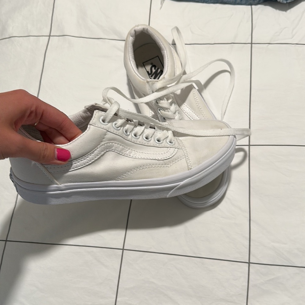 White Vans sneaker, size 8 women’s